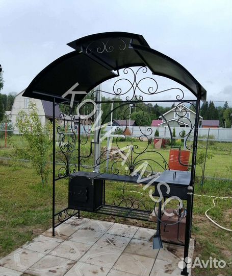 Мангал с крышей