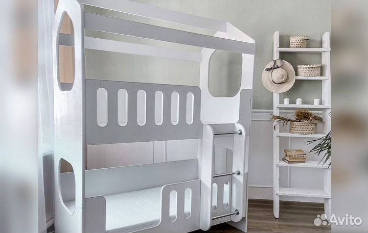 Кроватка двухярусная