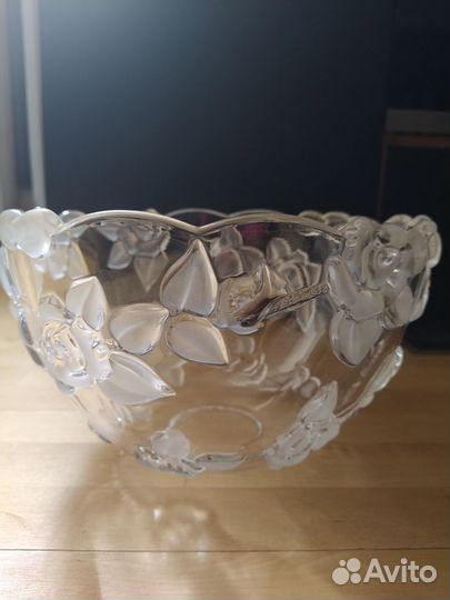 Салатница и ваза для фруктов на ножке