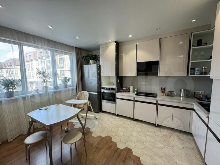 3-к. квартира, 77,3 м², 2/4 эт.