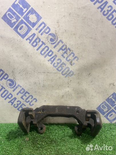 Скоба суппорта передняя правая Ford Fusion хэтчбек