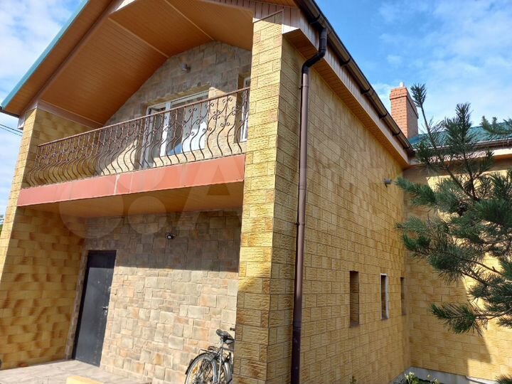 Дом 200 м² на участке 8 сот.