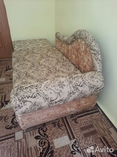 Диван