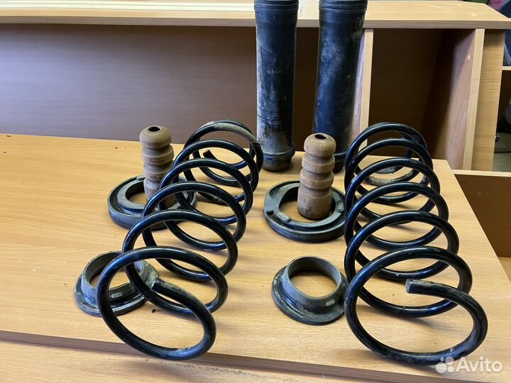 Задние пружины, отбойники пыльники