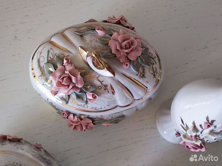 Шкатулки, ваза Кисловодской фарфор