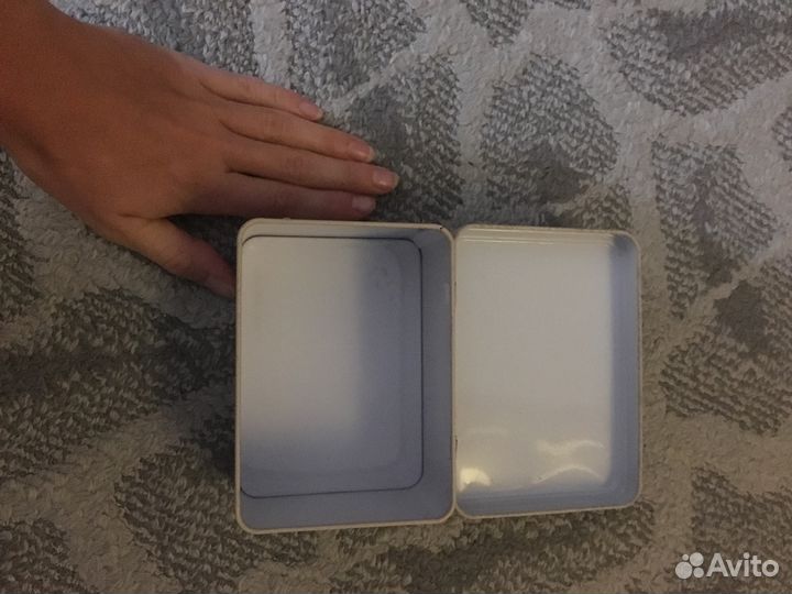 Подарочная коробка