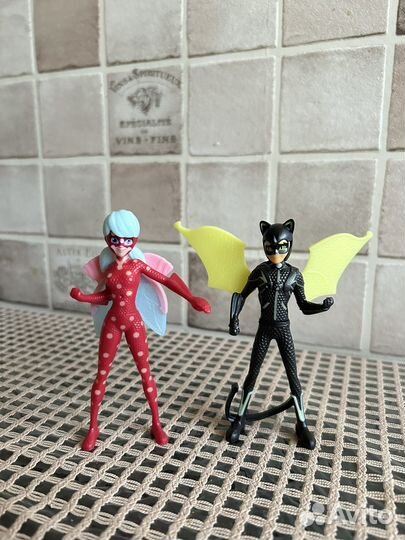 Игрушки из больших киндеров серии 'леди баг'