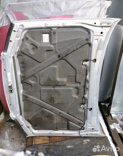 Капот Nissan Avenir W10/11