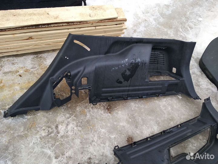 Обшивка двери боагажника Nisssn x-trail