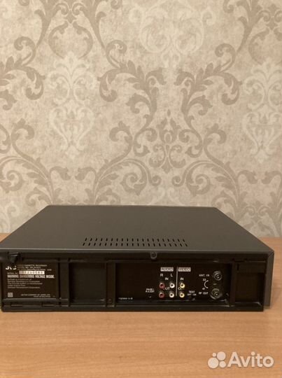 Видеомагнитофон JVC HR-j635EA