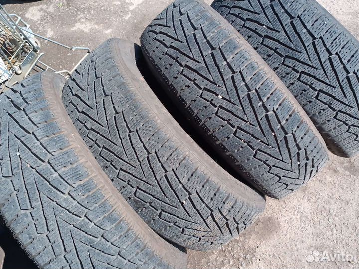 Roadstone Winguard WinSpike SUV 245/60 R18 105T