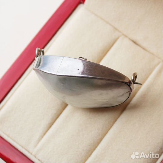 Антикварная серебряная брошь с перламутром