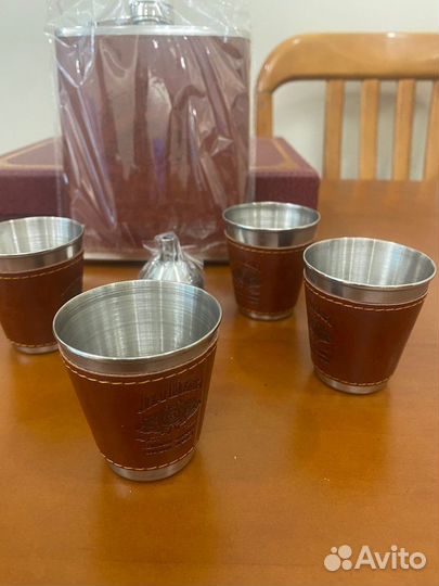 Подарочный набор фляжка и стопки