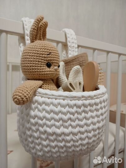 Подвесная корзинка на кроватку