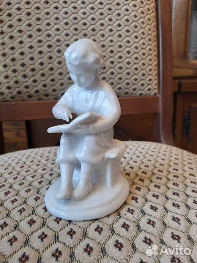 Статуэтка фарфор