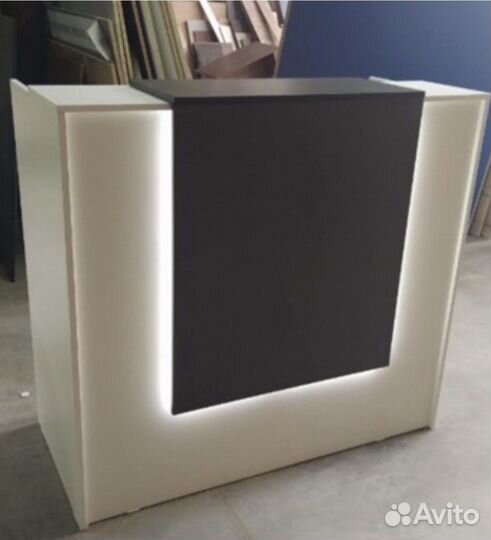 Ресепшн, стойка администатора в наличии и под зака