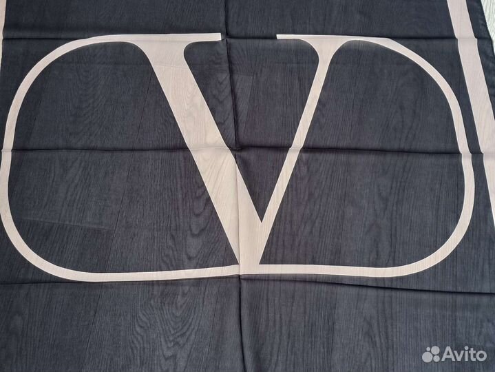 Платок Шифоновый Valentino черный с бежевым