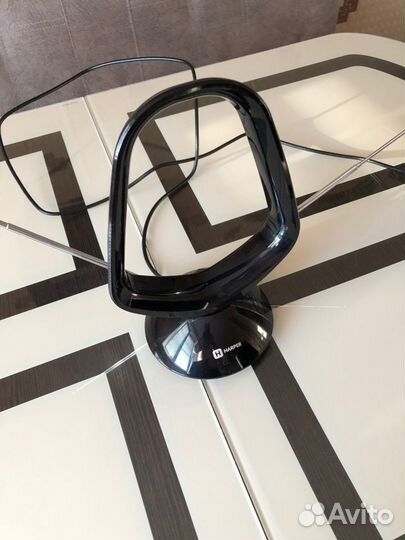 Комнатная телевизионная антенна