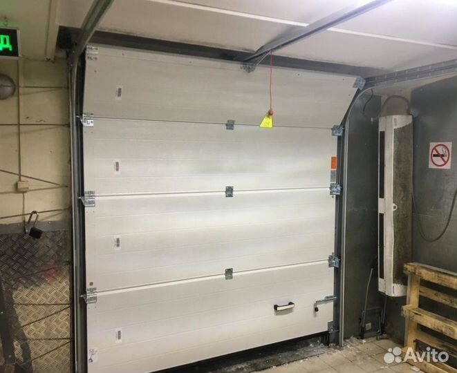 Гаражные секционные ворота Алютех