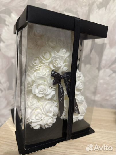 Подарочная коробка с мишкой из цветов