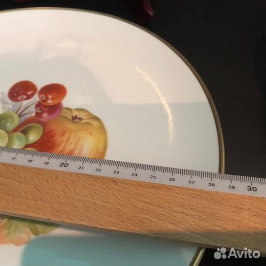 Фарфоровые тарелки с фруктами.Германия
