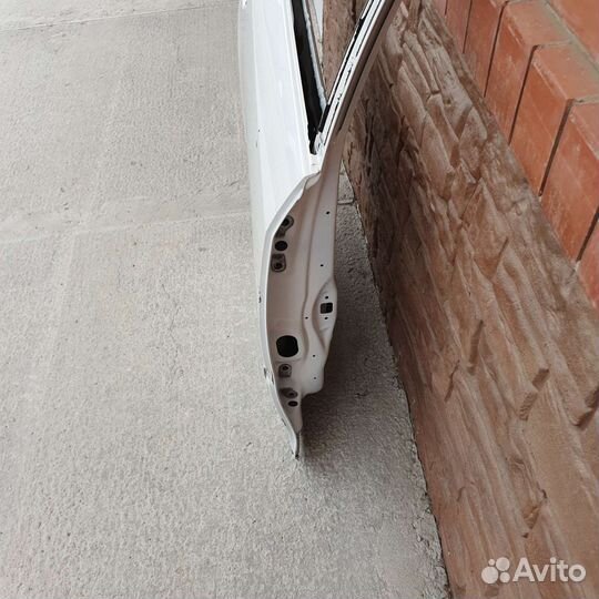 Дверь задняя на camry 50