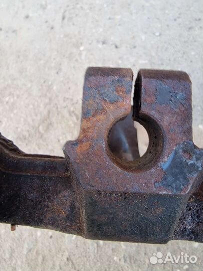 Поворотный кулак передний левый Опель Астра Н