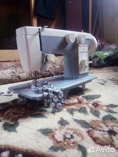 Продам швейную машинку
