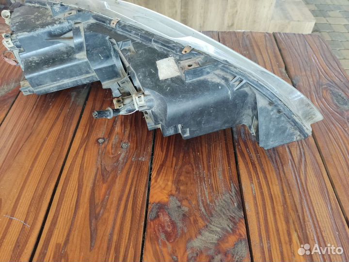 Левая Фара mazda 6 gg в нормальном состоянии