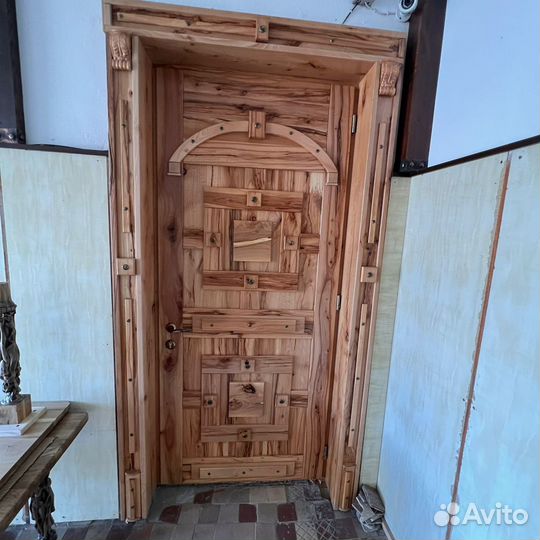 Двери межкомнатные из массива тигрового бука