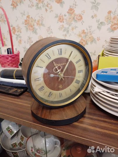 Часы янтарь