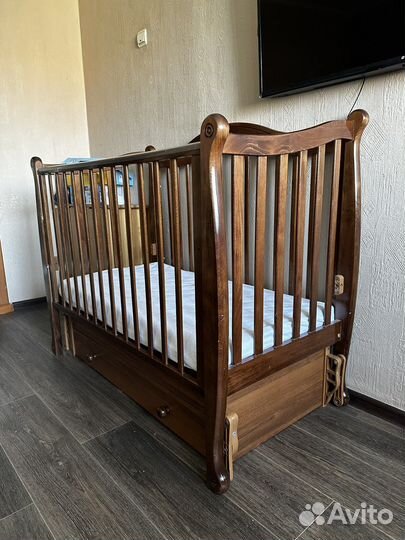 Детская кроватка Гандылян с маятником