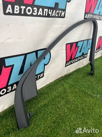 Молдинг стекла двери передней правой Ford Escape 4