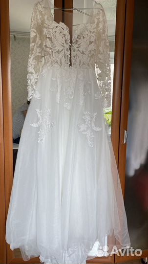 Свадебное платье со шлейфом