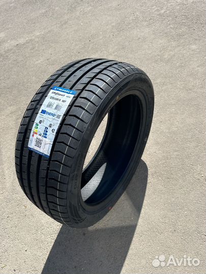 Triangle EffeXSport TH202 235/45 R18 98Y