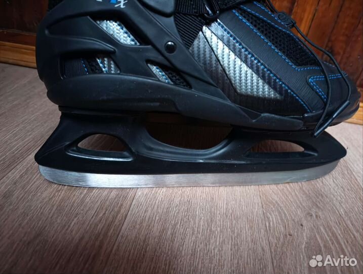 Коньки хоккейные