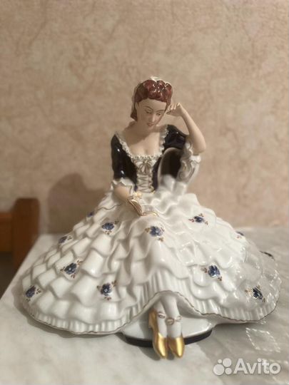 Фарфоровая статуэтка. Чешский кобольт