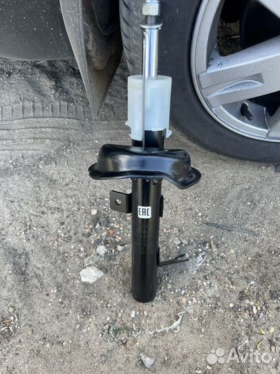 Амортизатор передний правый форд фокус 1