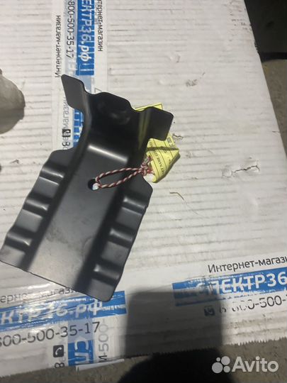 Кронштейн Mitsubishi L200 Pajero sport 3 новый ор