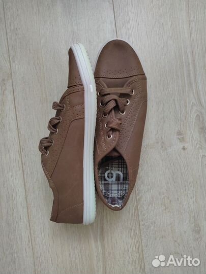 Жёнские кеды 39р кроссовки