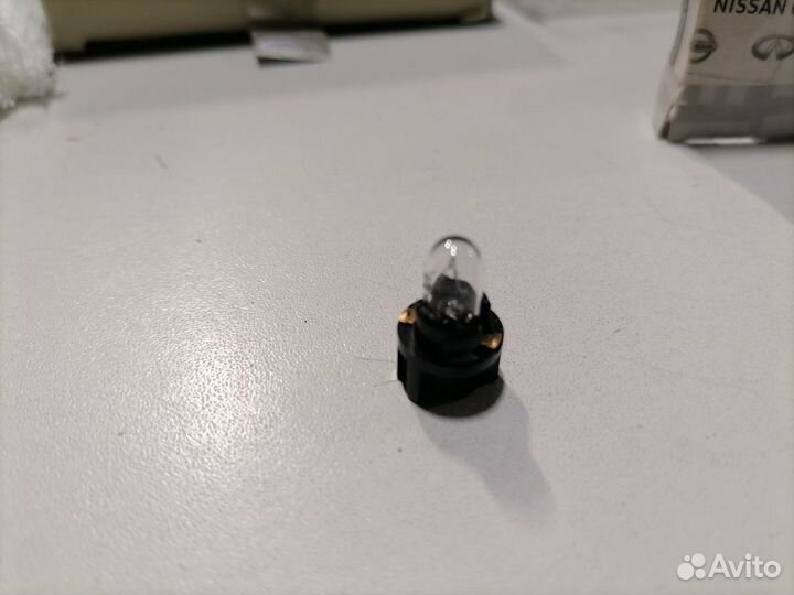 Автолампа 12V 3,4W для Nissan Juke