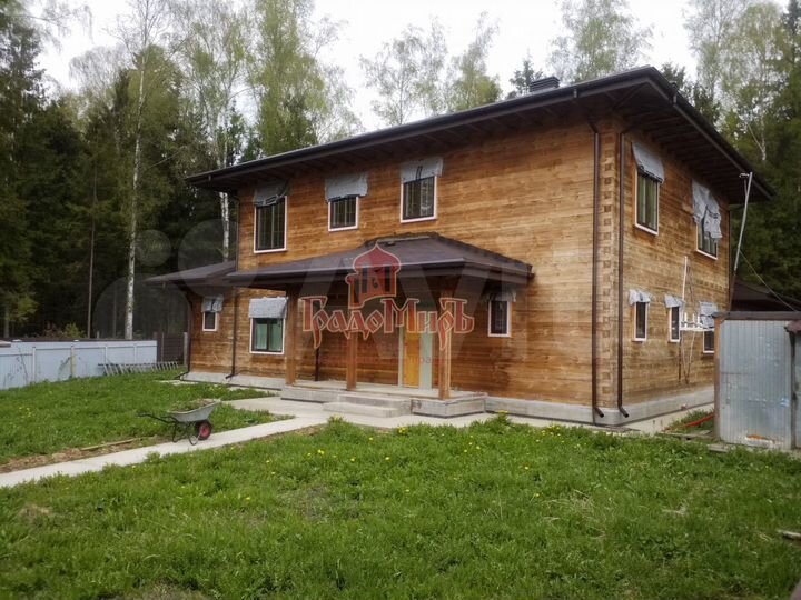 Дом 298 м² на участке 10 сот.