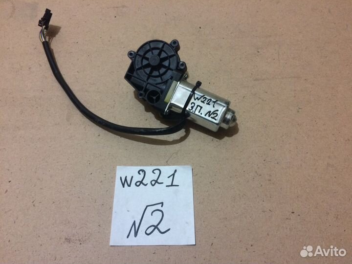 Моторчик шторки задних дверей Mercedes W221