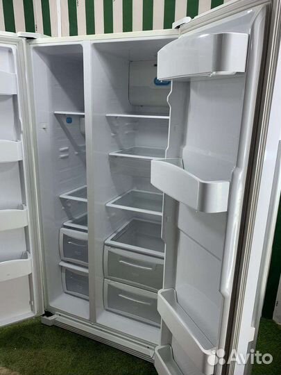 Холодильник белый двухдверный Daewoo