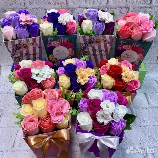 Композиции из мыльных роз и конфет