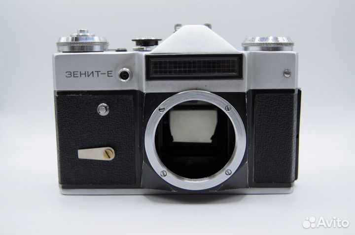 Пленочный фотоаппарат Зенит Е и вспышка луч 70