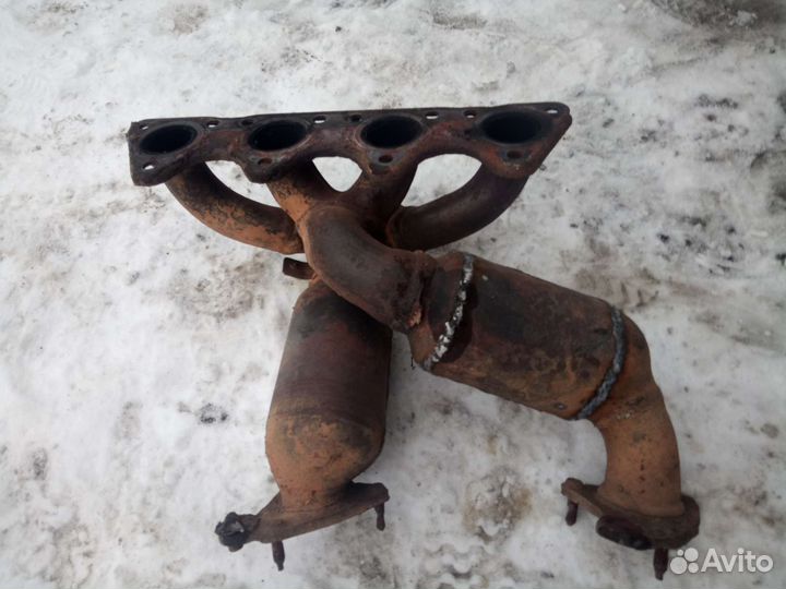 Выпускной коллектор Фольксваген Пассат В6 2006г