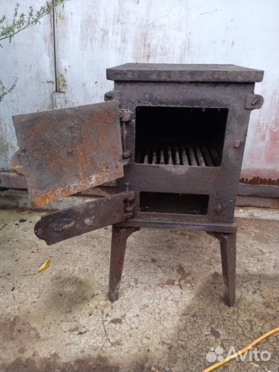 Старинная чугунная печка буржуйка СССР