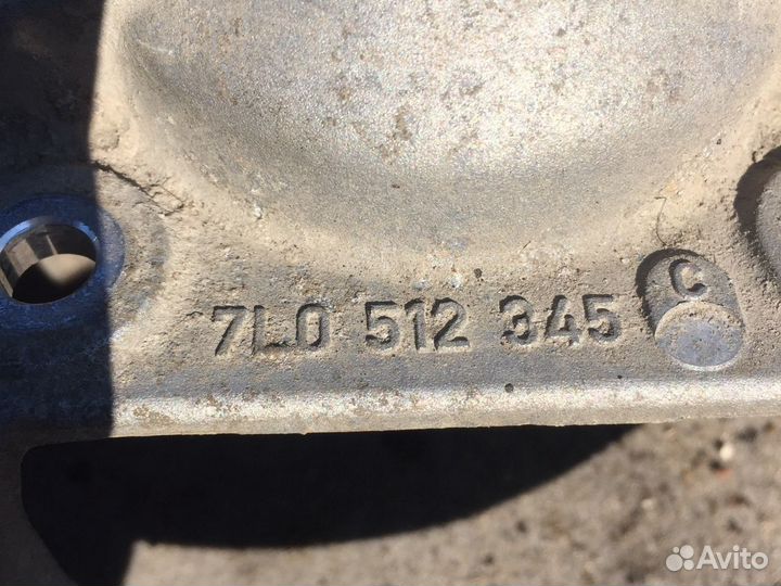 Кронштейн опоры амортизатора задний Ауди Q-7