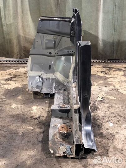 Часть кузова отрезная четверть передний правый